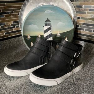 BLOWFISH black and Camo Booties